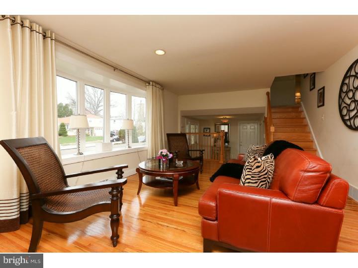 9753 Glenhope Road Philadelphia, PA 19115 - Photo 5 of 25 Living Room