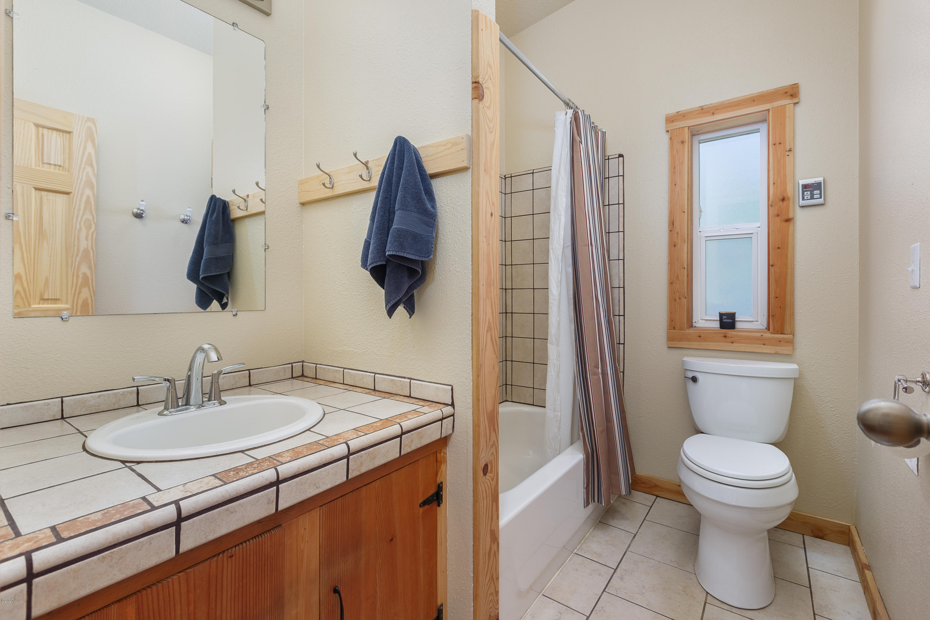 1266 North Yachats River Road Yachats, OR 97498 - Photo 14 of 79 Guest Bath