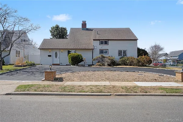 $869,000 | 37 Fork Lane, Hicksville, NY 11801