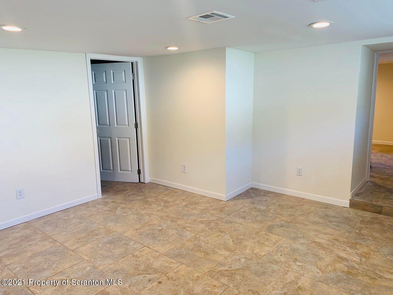 2027 Green Ridge Street Dunmore, PA 18512 - Photo 11 of 15 20190528221734128124000000-o