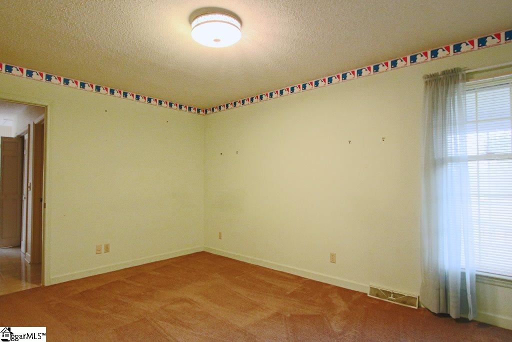 312 North Suber Road Greer, SC 29651 - Photo 5 of 21