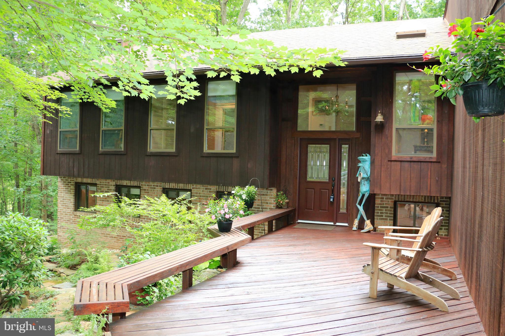 1903 Ramstead Lane Reston, VA 20191 - Photo 2 of 30 Deck with Built-In Seating
