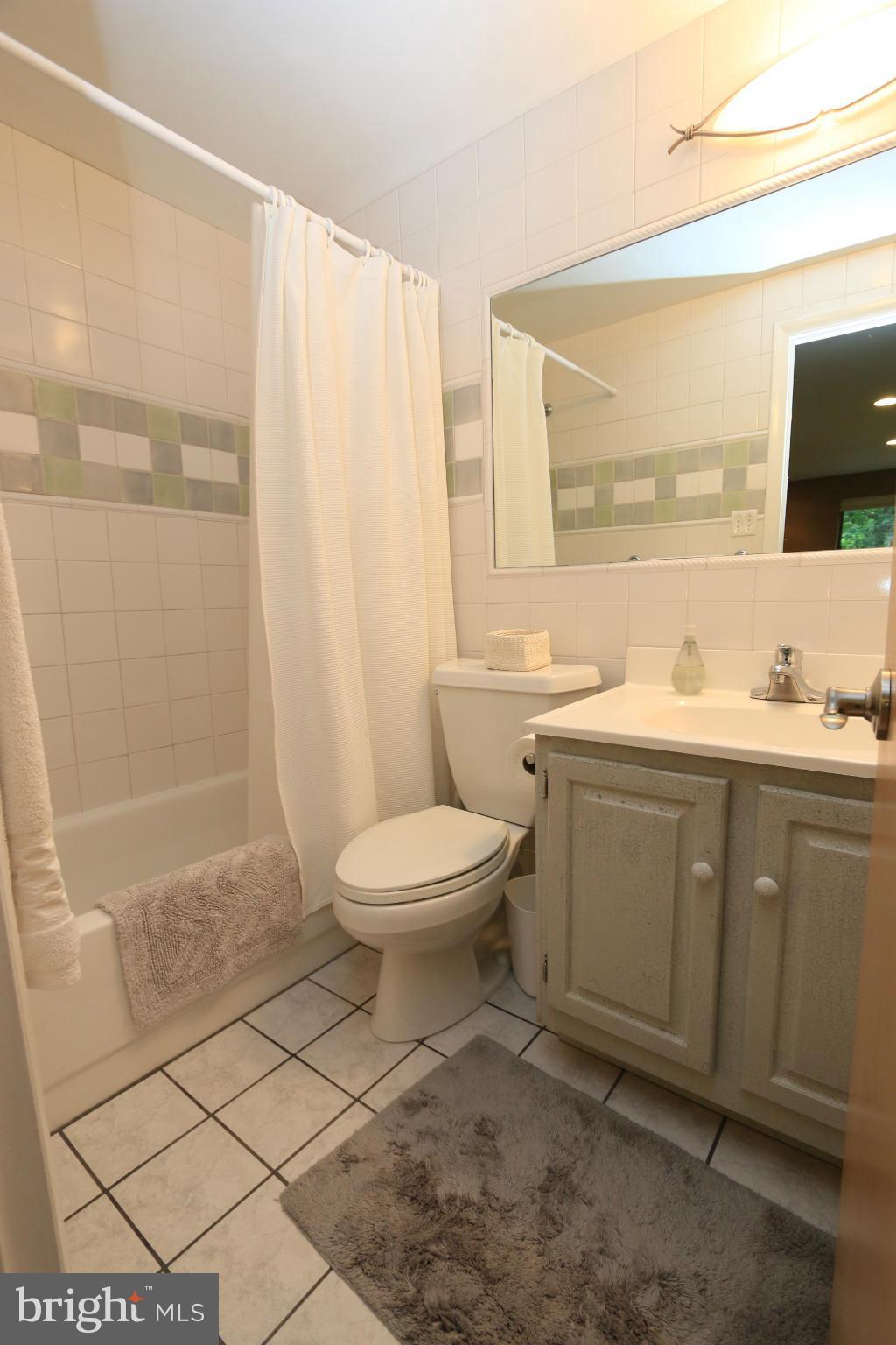 1903 Ramstead Lane Reston, VA 20191 - Photo 25 of 30 Bath