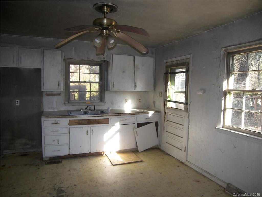 4922 Cinderella Road Charlotte, NC 28213 - Photo 4 of 16 Gallery Image 4