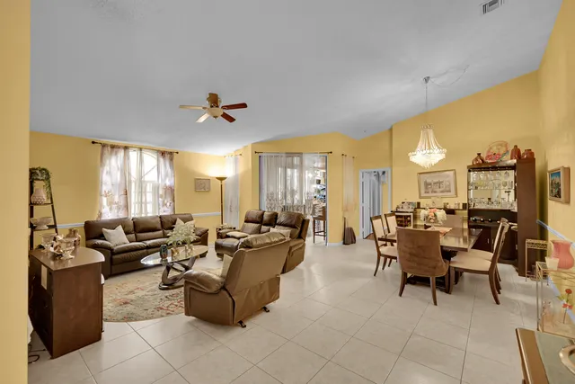 $210,000 | 5379 Verona Drive, Unit H, Boynton Beach, FL 33437