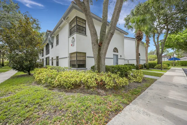 $210,000 | 5379 Verona Drive, Unit H CORNER, Boynton Beach, FL 33437