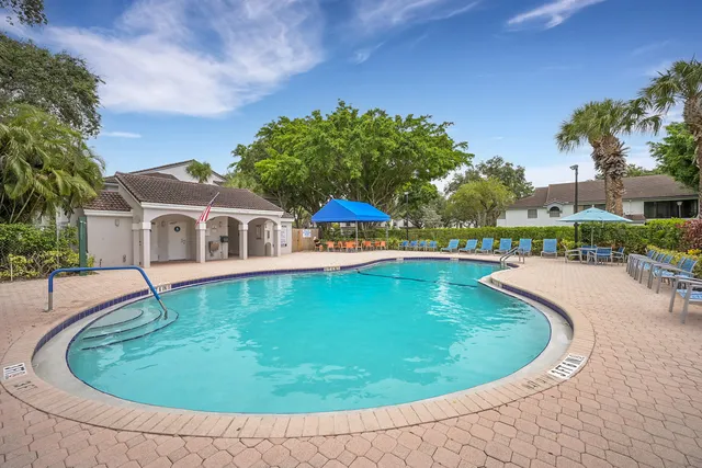 $210,000 | 5379 Verona Drive, Unit H CORNER, Boynton Beach, FL 33437