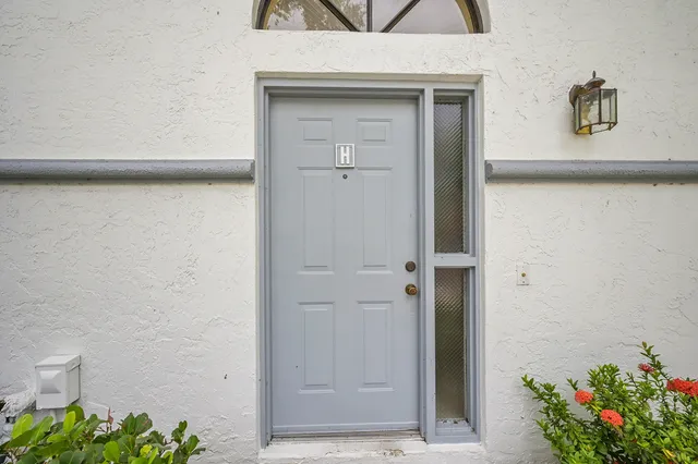 $210,000 | 5379 Verona Drive, Unit H CORNER, Boynton Beach, FL 33437