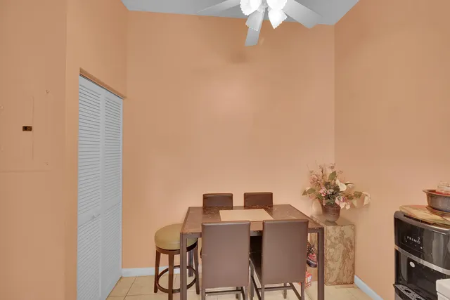 $210,000 | 5379 Verona Drive, Unit H CORNER, Boynton Beach, FL 33437