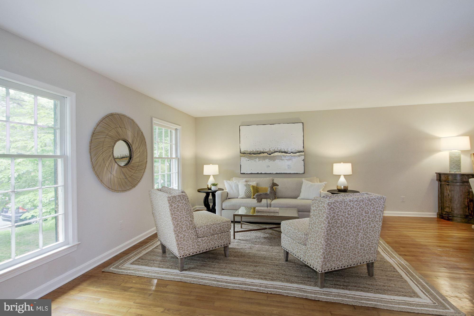 9721 Byeforde Road Kensington, MD 20895 - Photo 4 of 32 Living Room