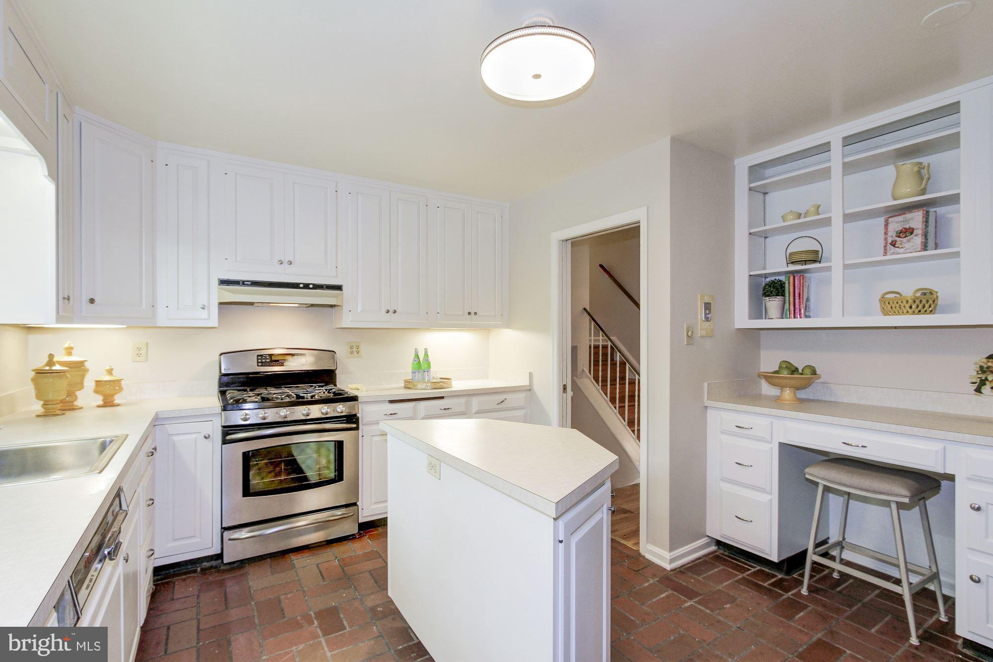 9721 Byeforde Road Kensington, MD 20895 - Photo 9 of 32 Stainless Steel Appliances, Great Layout,
