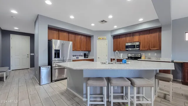 $2,400 | 9949 West Marguerite Avenue, Tolleson, AZ 85353