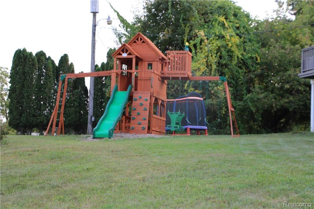 71950 Dequindre Road Romeo, MI 48065 - Photo 8 of 39 Awesome Playscape!!