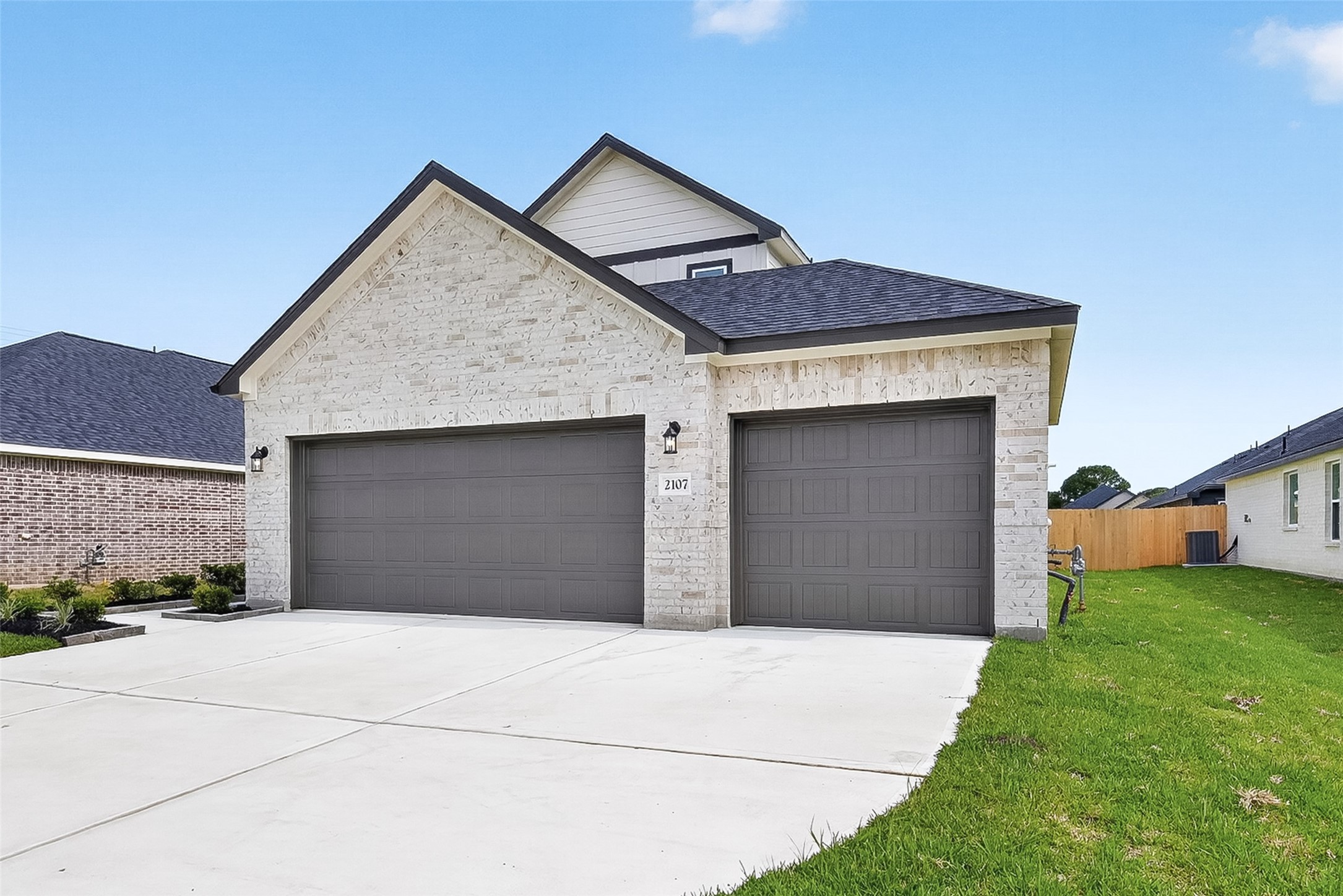 2107 Spring Hollow Drive Baytown, TX 77521 - Photo 3 of 39