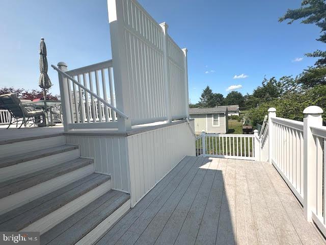 32 Saranac Road Hamilton, NJ 08619 - Photo 24 of 31 1st level deck