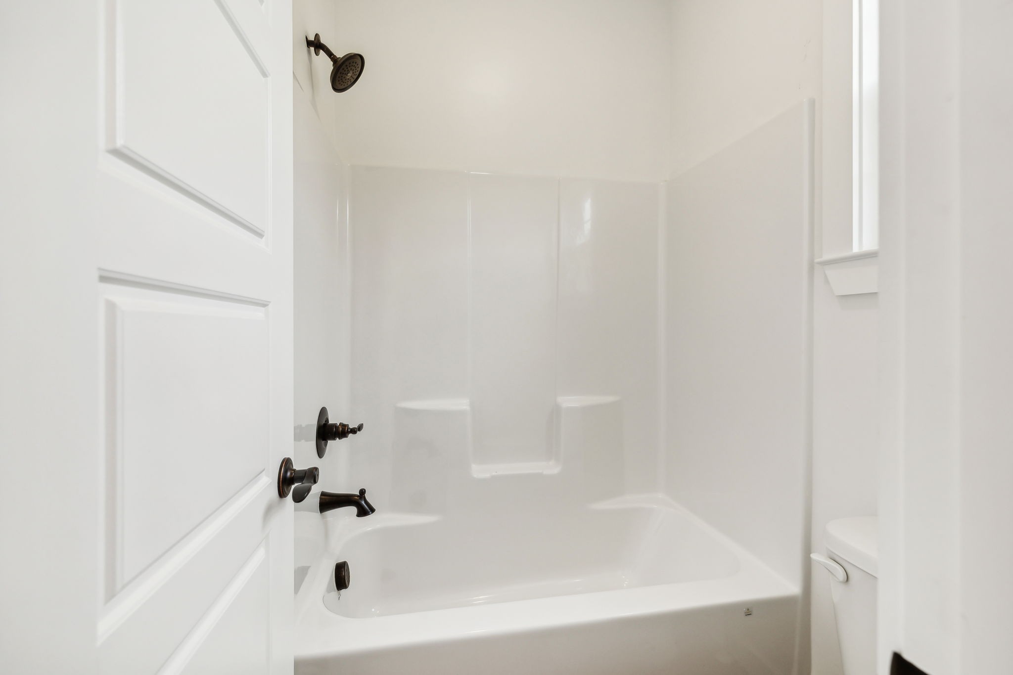 268 Dink Rut Road Portland, TN 37148 - Photo 28 of 40 a bathroom with a bathtub