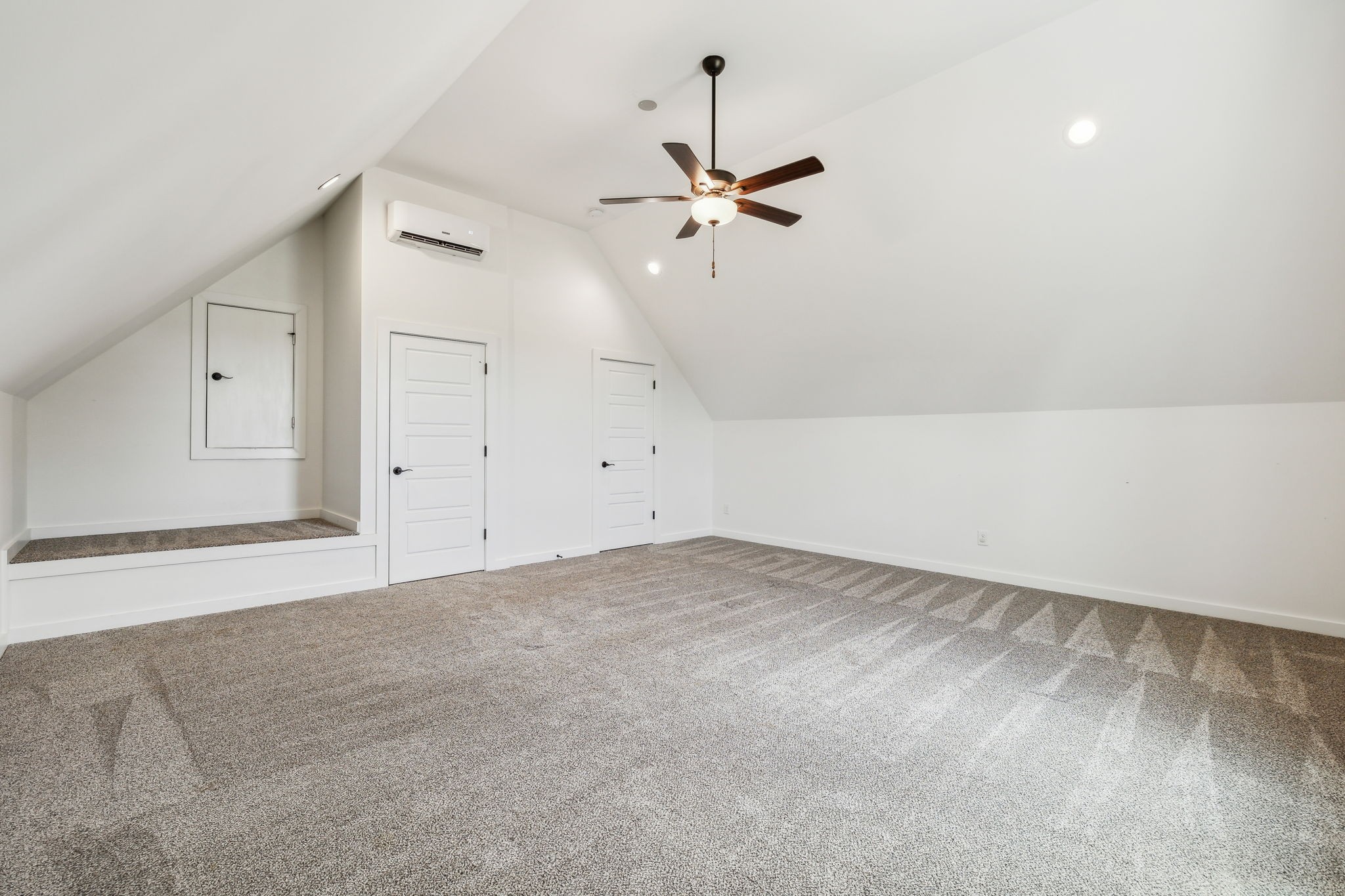 268 Dink Rut Road Portland, TN 37148 - Photo 32 of 40 an empty room with chandelier fan