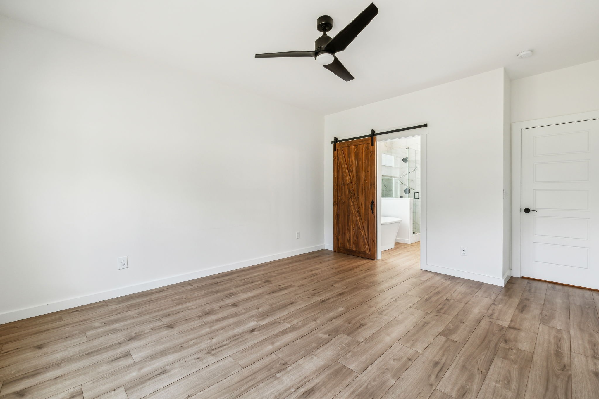 268 Dink Rut Road Portland, TN 37148 - Photo 35 of 40 an empty room with wooden floor and windows
