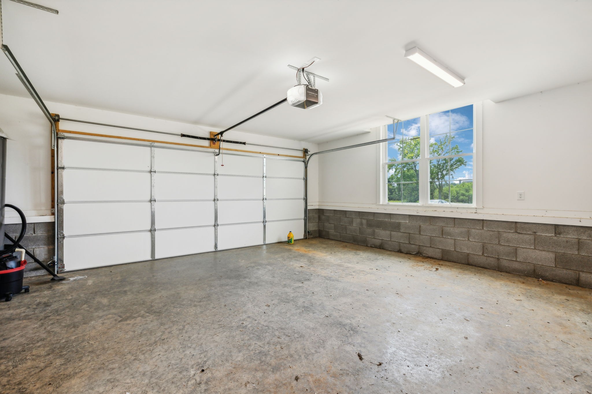 268 Dink Rut Road Portland, TN 37148 - Photo 37 of 40 an empty room with windows