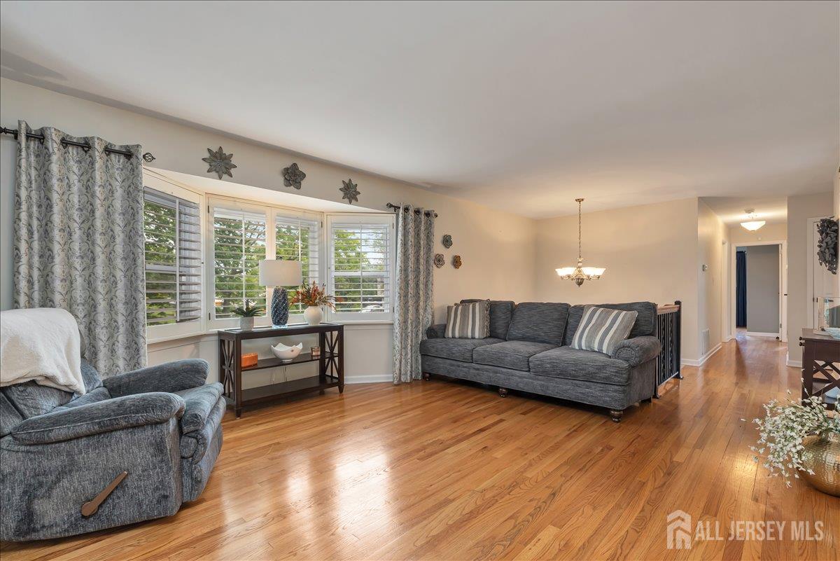 53 University Road East Brunswick, NJ 08816 - Photo 3 of 24