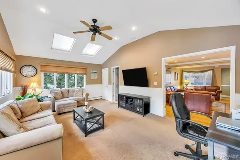 $799,999 | 274 Collington Drive, Ronkonkoma, NY 11779