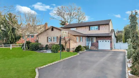 $799,999 | 274 Collington Drive, Ronkonkoma, NY 11779