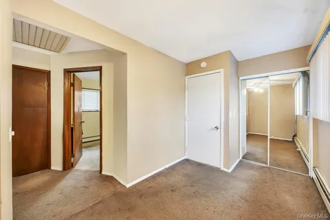 $799,999 | 274 Collington Drive, Ronkonkoma, NY 11779