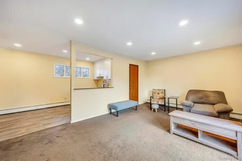 $799,999 | 274 Collington Drive, Ronkonkoma, NY 11779