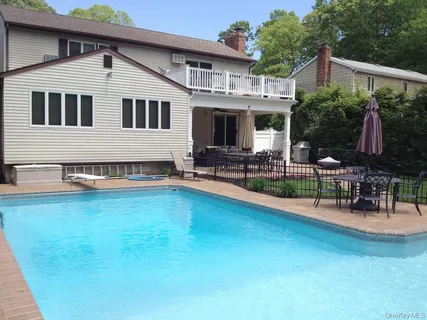 $799,999 | 274 Collington Drive, Ronkonkoma, NY 11779