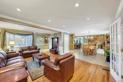 $799,999 | 274 Collington Drive, Ronkonkoma, NY 11779