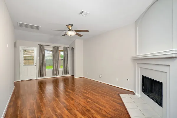 $2,250 | 7307 Shade Court, Pearland, TX 77584