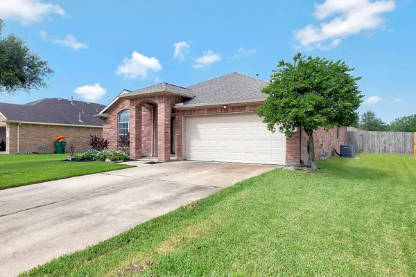 $2,250 | 7307 Shade Court, Pearland, TX 77584
