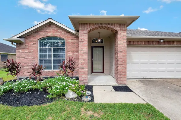 $2,250 | 7307 Shade Court, Pearland, TX 77584