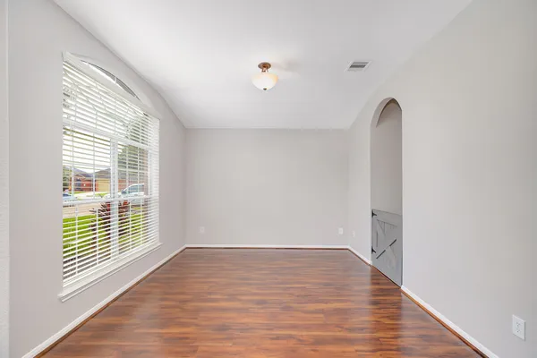 $2,350 | 7307 Shade Court, Pearland, TX 77584