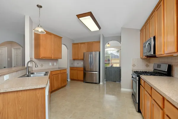 $2,250 | 7307 Shade Court, Pearland, TX 77584