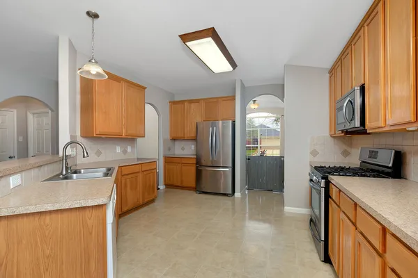 $2,350 | 7307 Shade Court, Pearland, TX 77584