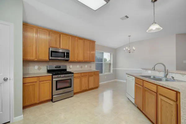 $2,350 | 7307 Shade Court, Pearland, TX 77584