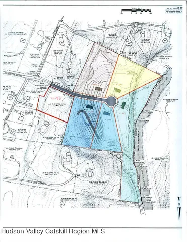 a black and white photo of a living room