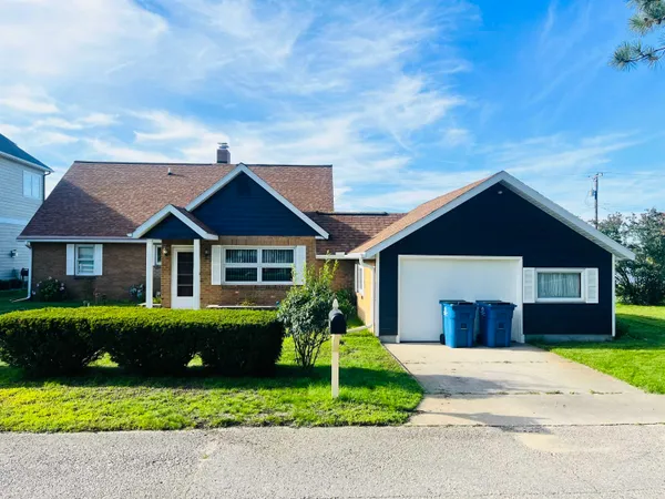 $495,000 | 2009 Sunnyside Drive, Cadillac, MI 49601