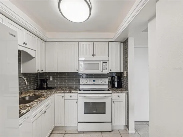 $2,500 | 255 Dolphin Point, Unit 501, Clearwater Beach, FL 33767