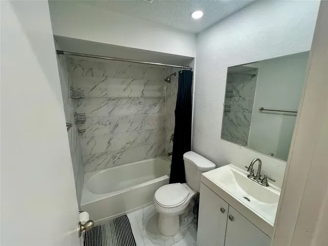 $2,690 | 17034 Northwest 66th Court, Hialeah, FL 33015