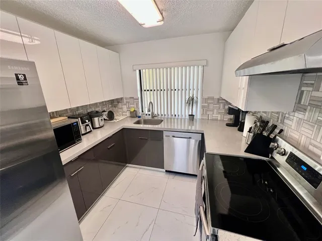 $2,690 | 17034 Northwest 66th Court, Hialeah, FL 33015