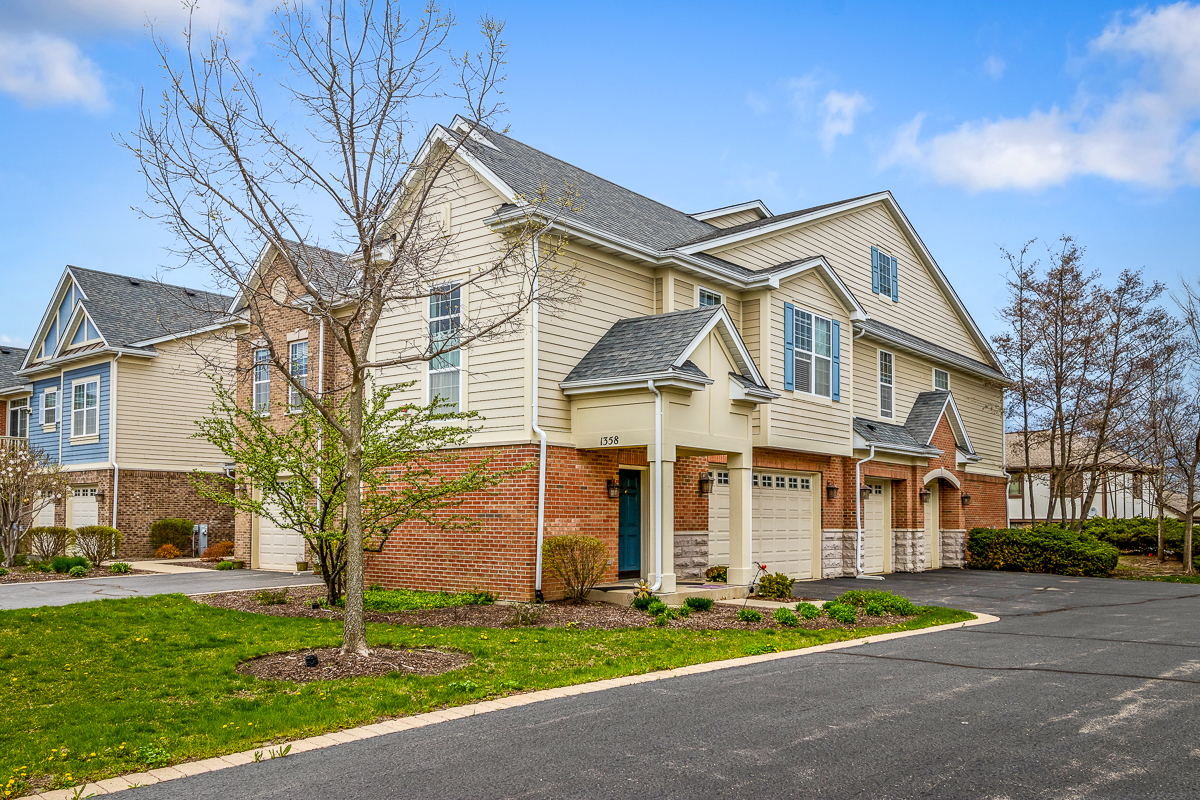 1358 Scarboro Road, Unit 806 Schaumburg, IL 60193 - Photo 1 of 16 a front view of a residential houses with yard and green space