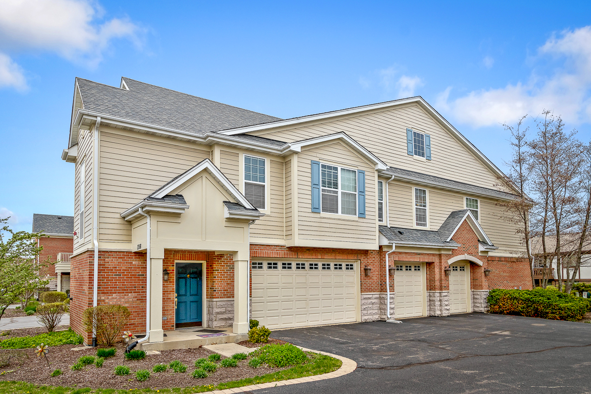 1358 Scarboro Road, Unit 806 Schaumburg, IL 60193 - Photo 2 of 16 a front view of a house with a yard
