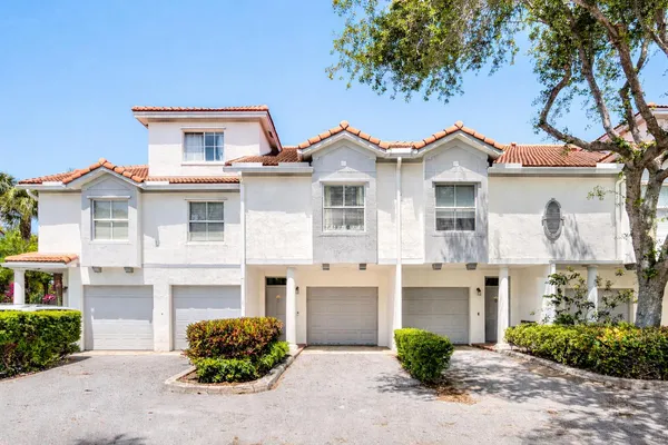 $409,500 | 2052 Alta Meadows Lane, Unit 2212, Delray Beach, FL 33444