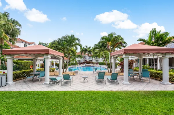 $409,500 | 2052 Alta Meadows Lane, Unit 2212, Delray Beach, FL 33444