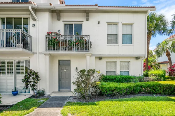 $409,500 | 2052 Alta Meadows Lane, Unit 2212, Delray Beach, FL 33444