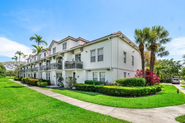 $409,500 | 2052 Alta Meadows Lane, Unit 2212, Delray Beach, FL 33444