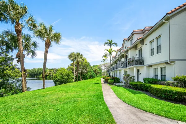 $409,500 | 2052 Alta Meadows Lane, Unit 2212, Delray Beach, FL 33444