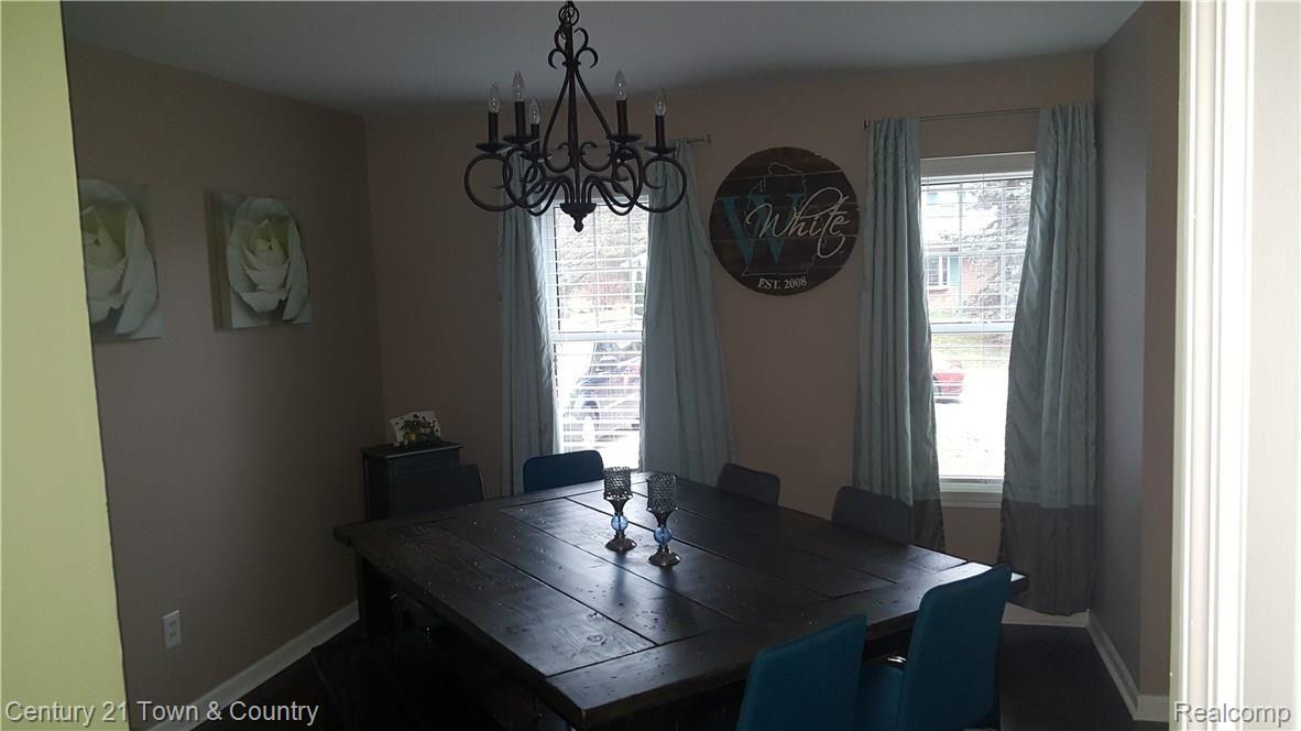 1587 Deerhurst Lane Rochester, MI 48307 - Photo 12 of 35 Dining Room